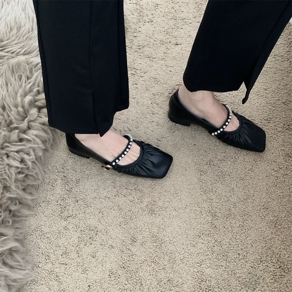 Shoes - Pearl decorated square toe ballet flat